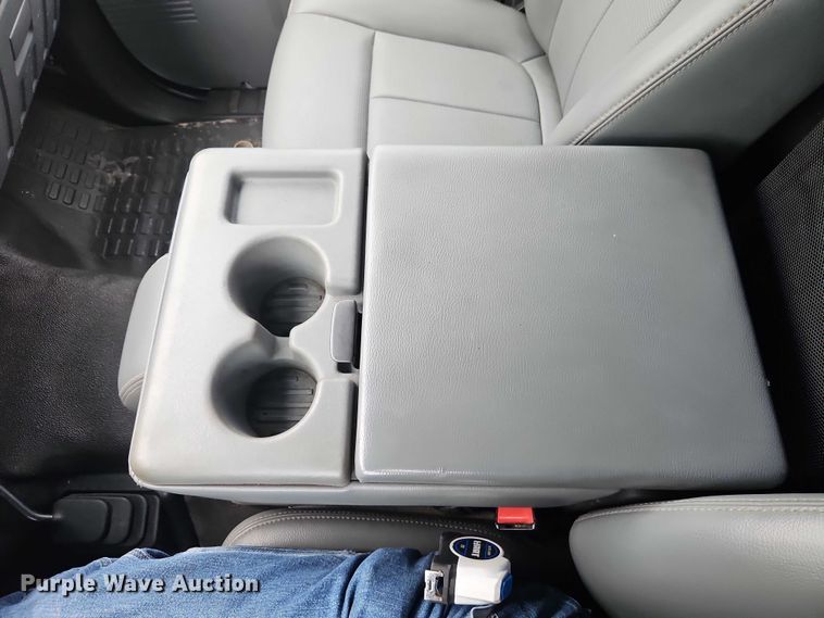 image for item EO7194 2011 Ford F350 flatbed pickup truck