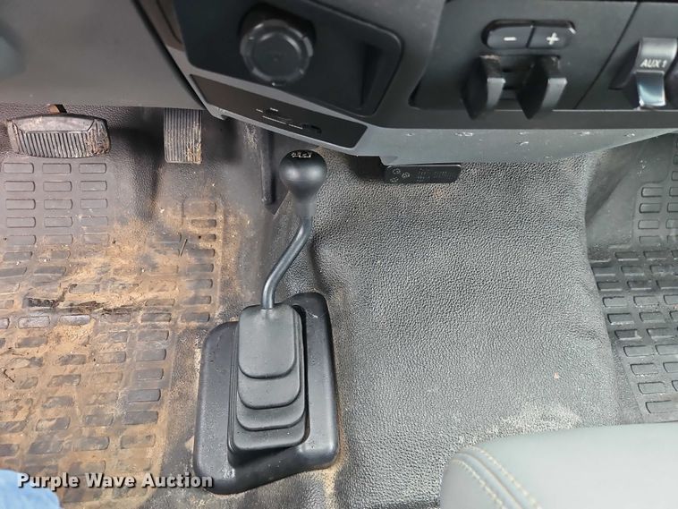 image for item EO7194 2011 Ford F350 flatbed pickup truck