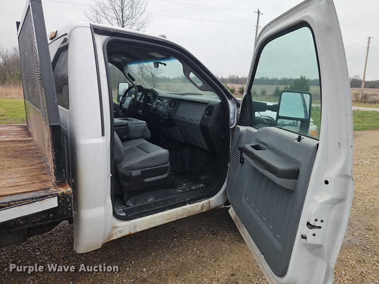 image for item EO7194 2011 Ford F350 flatbed pickup truck