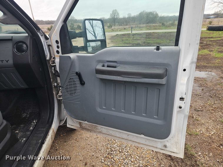 image for item EO7194 2011 Ford F350 flatbed pickup truck