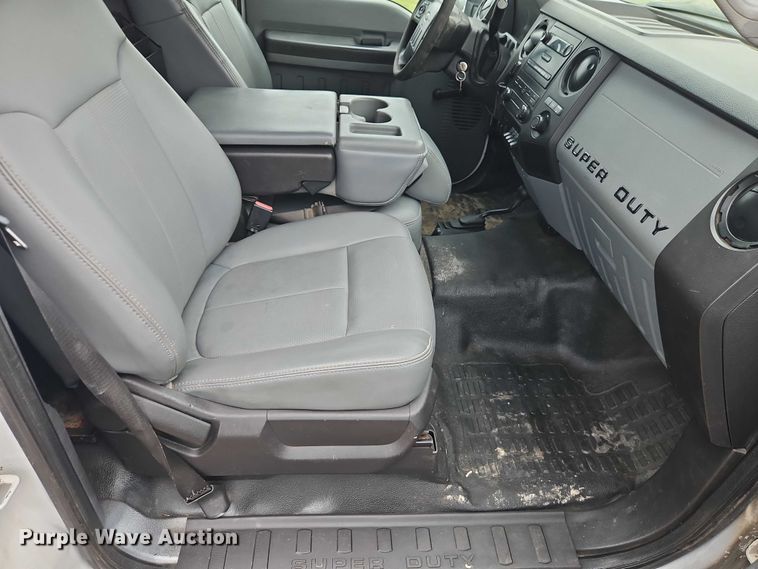 image for item EO7194 2011 Ford F350 flatbed pickup truck