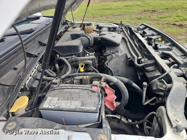 image for item EO7194 2011 Ford F350 flatbed pickup truck