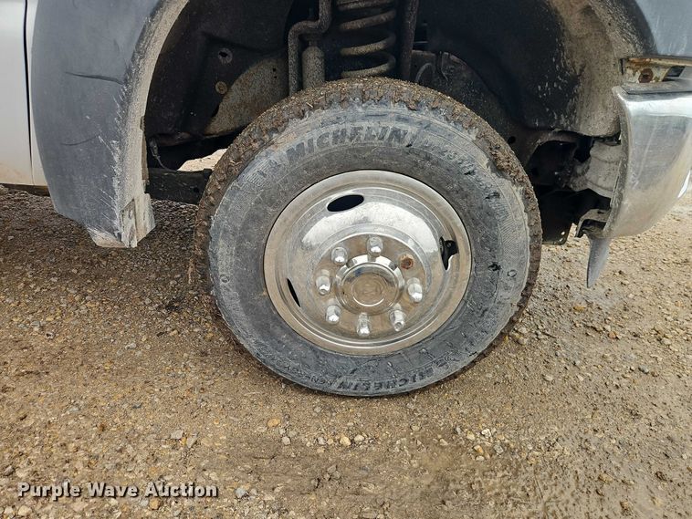 image for item EO7194 2011 Ford F350 flatbed pickup truck