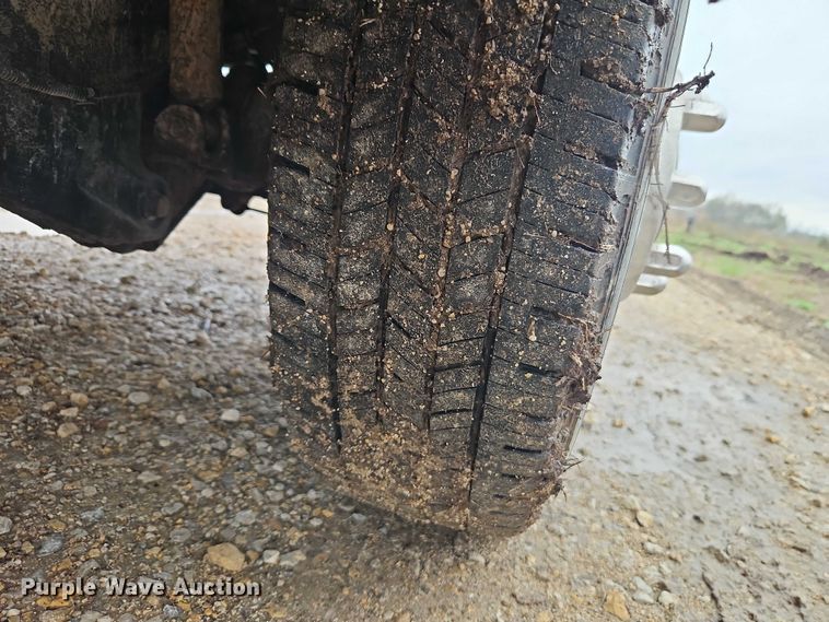 image for item EO7194 2011 Ford F350 flatbed pickup truck