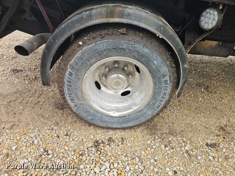 image for item EO7194 2011 Ford F350 flatbed pickup truck