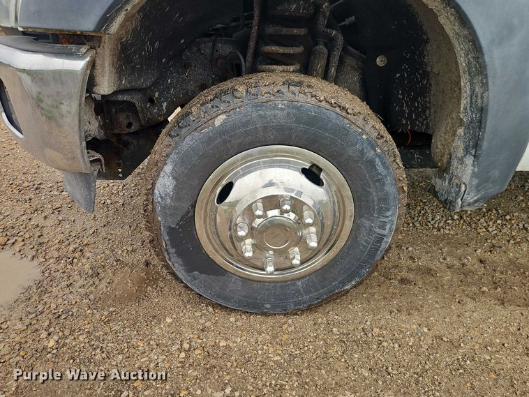 image for item EO7194 2011 Ford F350 flatbed pickup truck