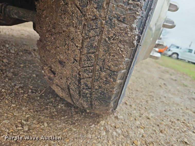 image for item EO7194 2011 Ford F350 flatbed pickup truck