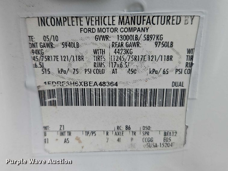 image for item EO7194 2011 Ford F350 flatbed pickup truck