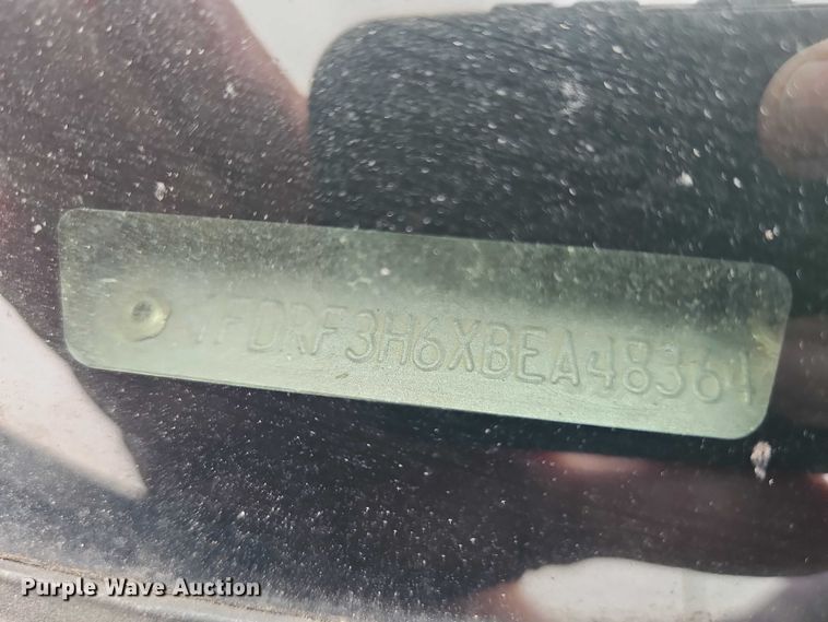 image for item EO7194 2011 Ford F350 flatbed pickup truck