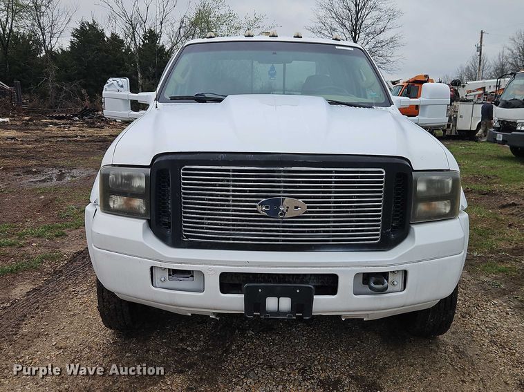 image for item EO7195 2006 Ford F550 Crew Cab flatbed truck