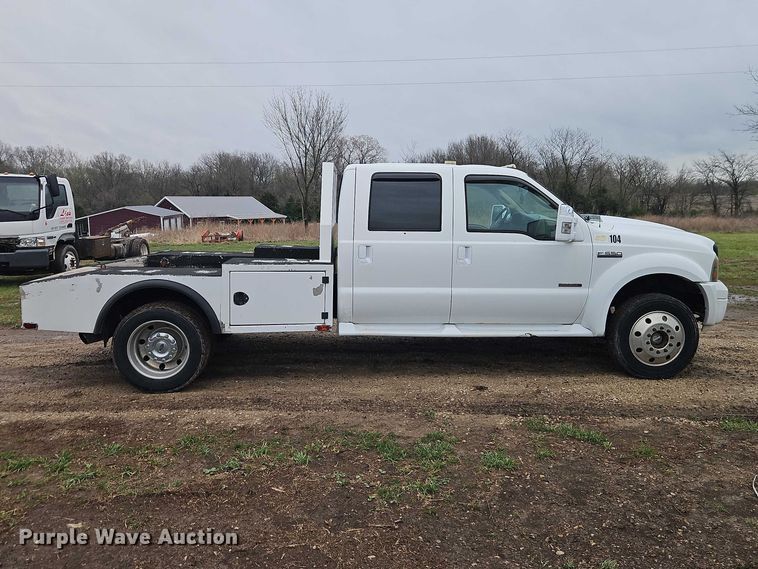 image for item EO7195 2006 Ford F550 Crew Cab flatbed truck