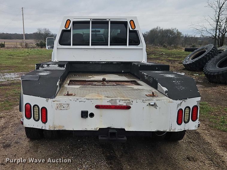 image for item EO7195 2006 Ford F550 Crew Cab flatbed truck