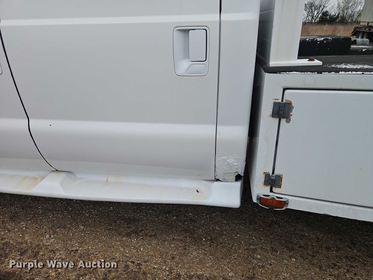 image for item EO7195 2006 Ford F550 Crew Cab flatbed truck