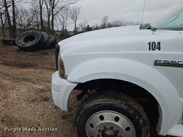 image for item EO7195 2006 Ford F550 Crew Cab flatbed truck