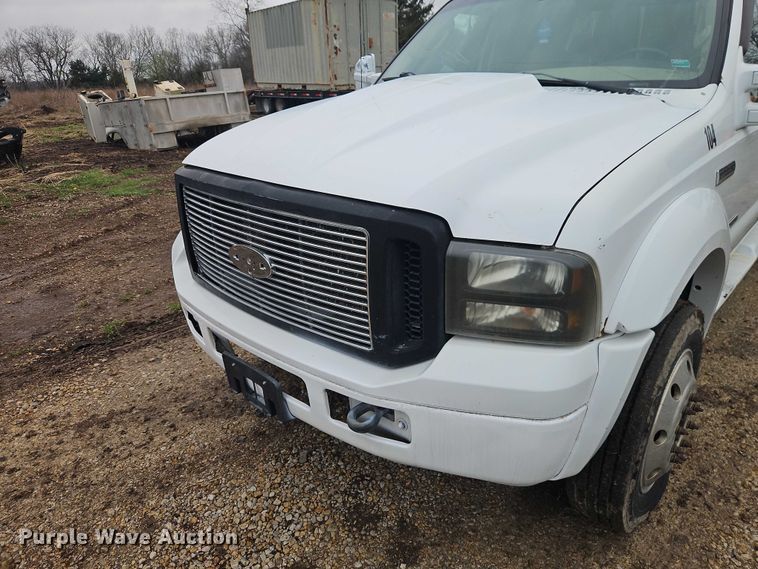 image for item EO7195 2006 Ford F550 Crew Cab flatbed truck