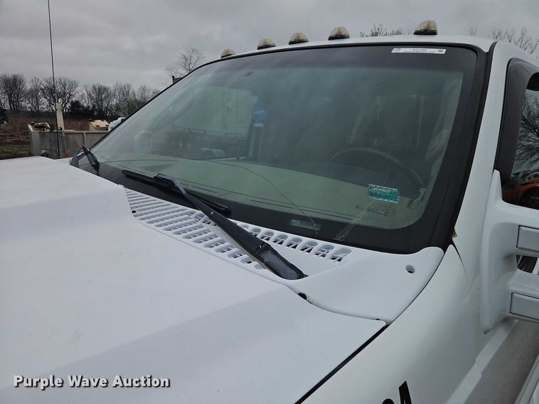 image for item EO7195 2006 Ford F550 Crew Cab flatbed truck