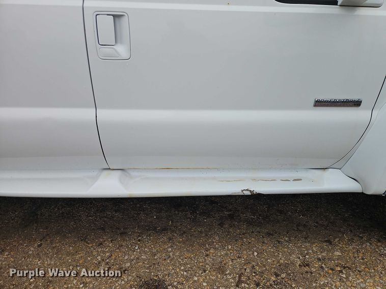 image for item EO7195 2006 Ford F550 Crew Cab flatbed truck