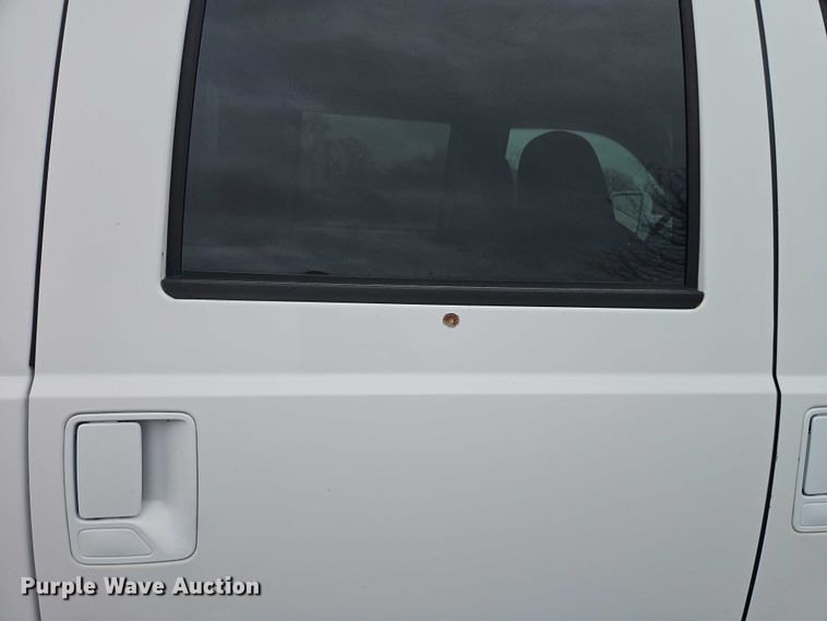 image for item EO7195 2006 Ford F550 Crew Cab flatbed truck