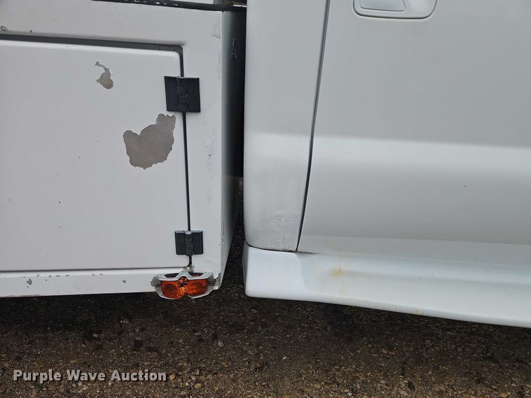 image for item EO7195 2006 Ford F550 Crew Cab flatbed truck