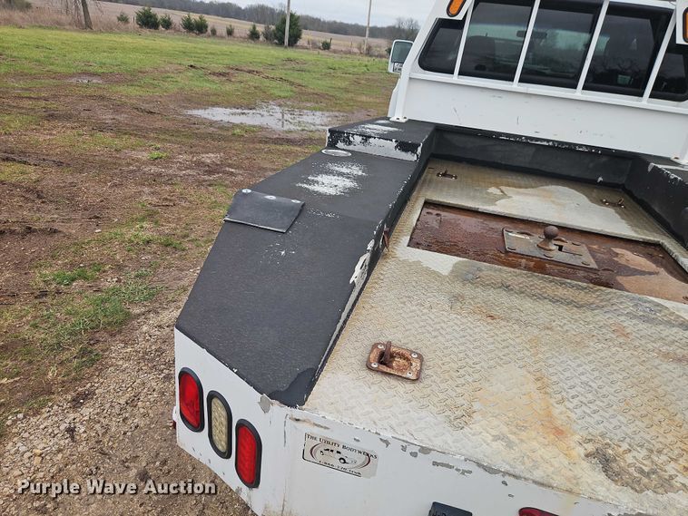 image for item EO7195 2006 Ford F550 Crew Cab flatbed truck