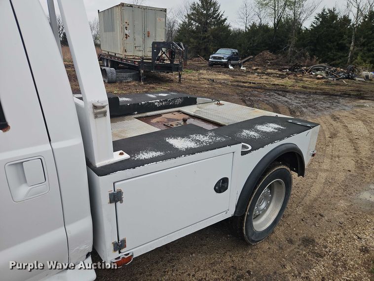 image for item EO7195 2006 Ford F550 Crew Cab flatbed truck