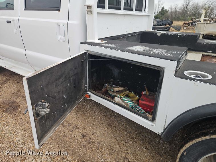 image for item EO7195 2006 Ford F550 Crew Cab flatbed truck