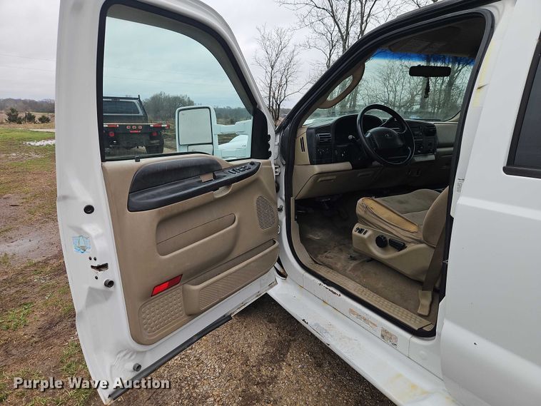 image for item EO7195 2006 Ford F550 Crew Cab flatbed truck