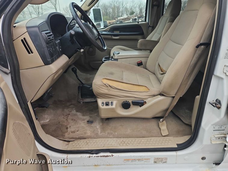 image for item EO7195 2006 Ford F550 Crew Cab flatbed truck