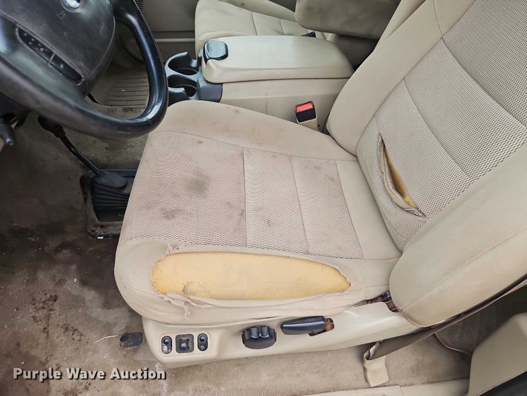 image for item EO7195 2006 Ford F550 Crew Cab flatbed truck