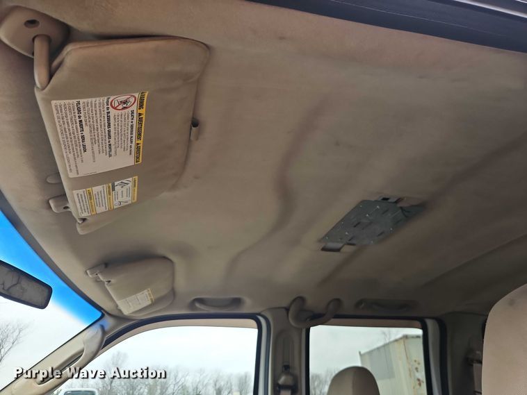 image for item EO7195 2006 Ford F550 Crew Cab flatbed truck