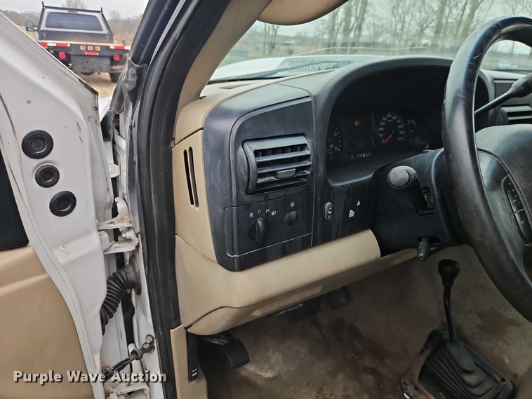 image for item EO7195 2006 Ford F550 Crew Cab flatbed truck