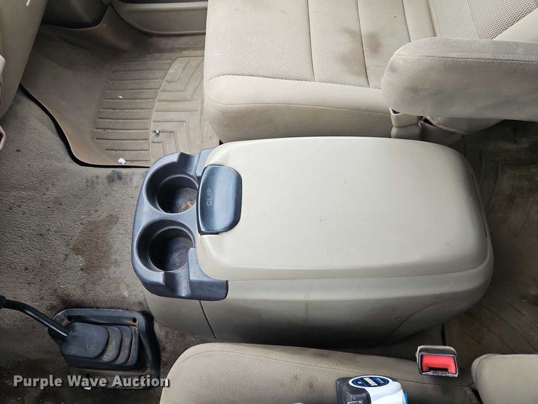 image for item EO7195 2006 Ford F550 Crew Cab flatbed truck