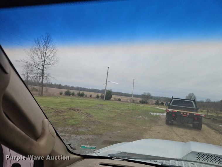 image for item EO7195 2006 Ford F550 Crew Cab flatbed truck