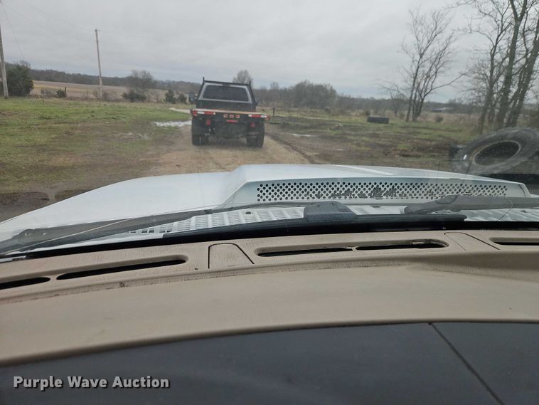 image for item EO7195 2006 Ford F550 Crew Cab flatbed truck