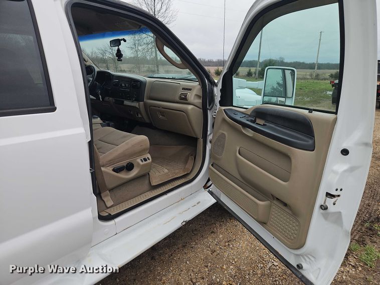 image for item EO7195 2006 Ford F550 Crew Cab flatbed truck