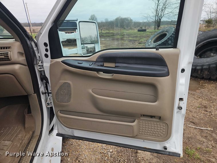 image for item EO7195 2006 Ford F550 Crew Cab flatbed truck