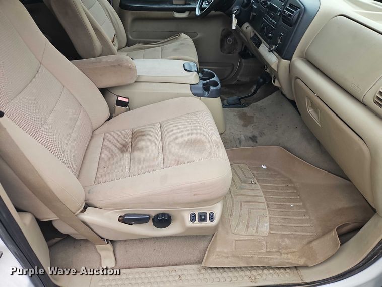 image for item EO7195 2006 Ford F550 Crew Cab flatbed truck