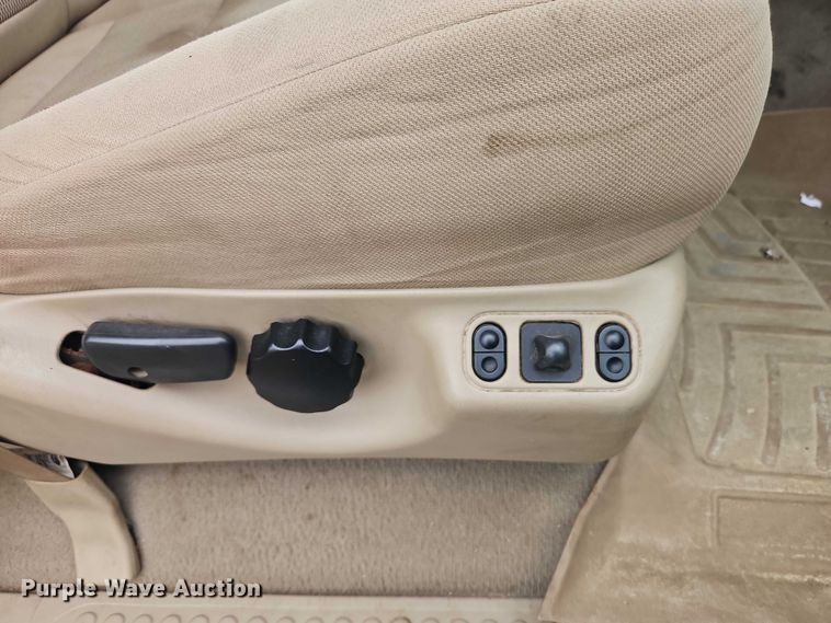 image for item EO7195 2006 Ford F550 Crew Cab flatbed truck