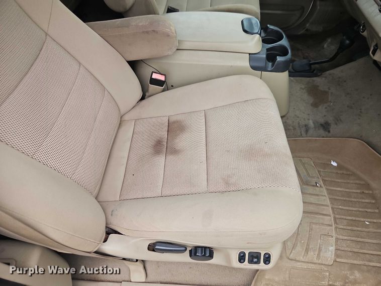 image for item EO7195 2006 Ford F550 Crew Cab flatbed truck