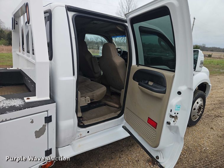 image for item EO7195 2006 Ford F550 Crew Cab flatbed truck