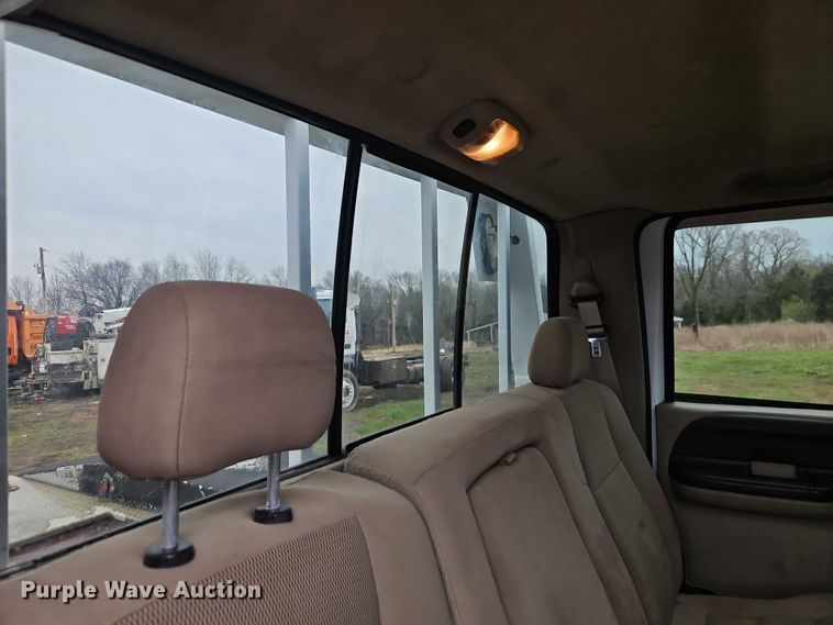 image for item EO7195 2006 Ford F550 Crew Cab flatbed truck