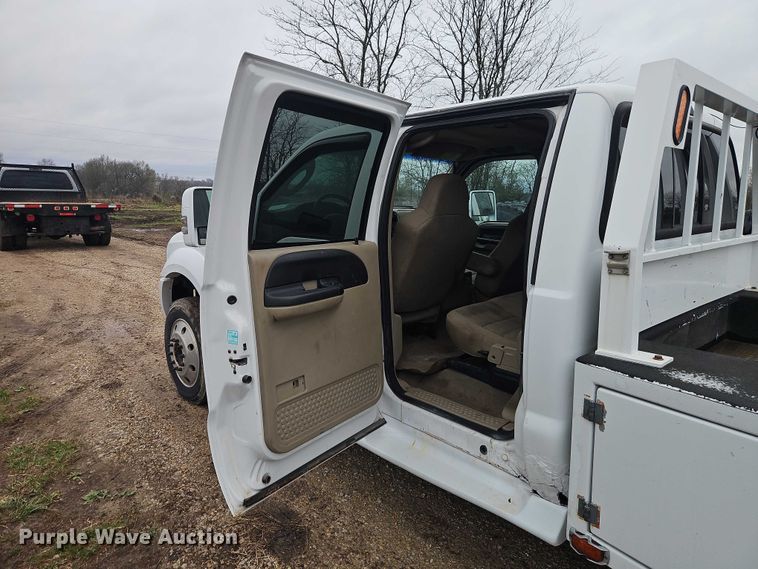 image for item EO7195 2006 Ford F550 Crew Cab flatbed truck