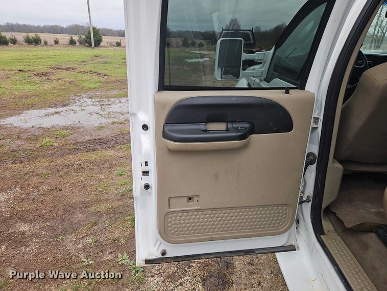 image for item EO7195 2006 Ford F550 Crew Cab flatbed truck