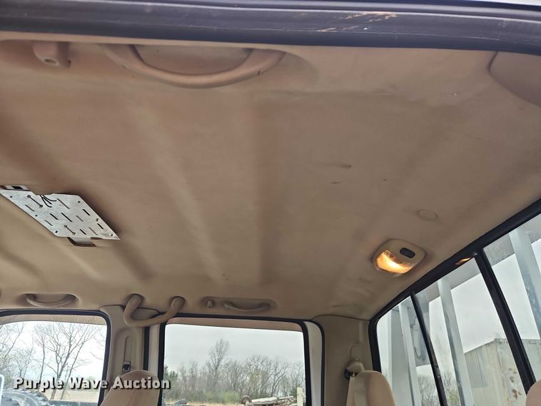 image for item EO7195 2006 Ford F550 Crew Cab flatbed truck