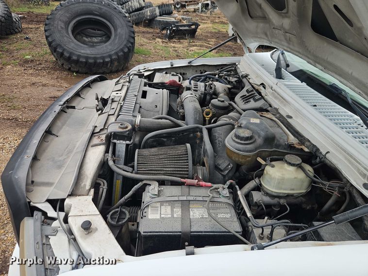 image for item EO7195 2006 Ford F550 Crew Cab flatbed truck