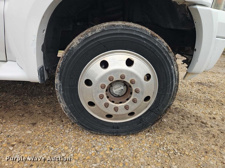 image for item EO7195 2006 Ford F550 Crew Cab flatbed truck