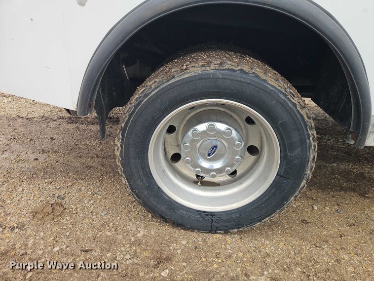 image for item EO7195 2006 Ford F550 Crew Cab flatbed truck