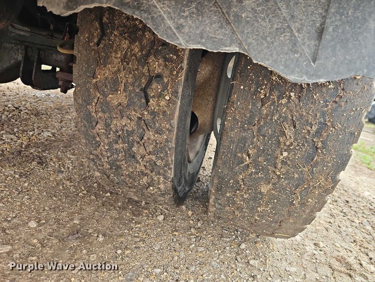 image for item EO7195 2006 Ford F550 Crew Cab flatbed truck