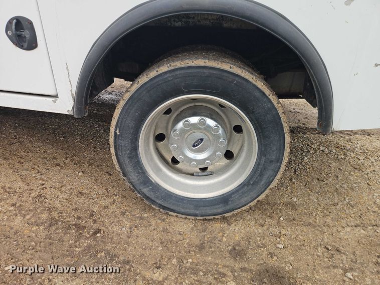 image for item EO7195 2006 Ford F550 Crew Cab flatbed truck