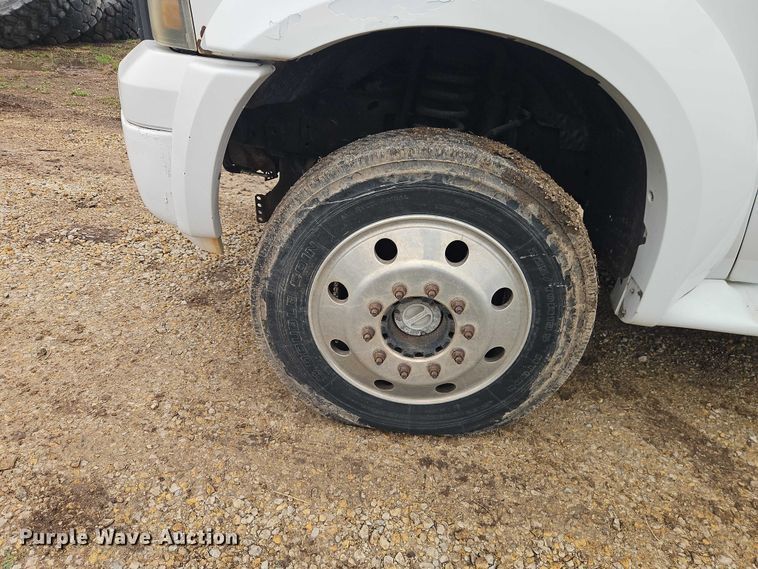 image for item EO7195 2006 Ford F550 Crew Cab flatbed truck